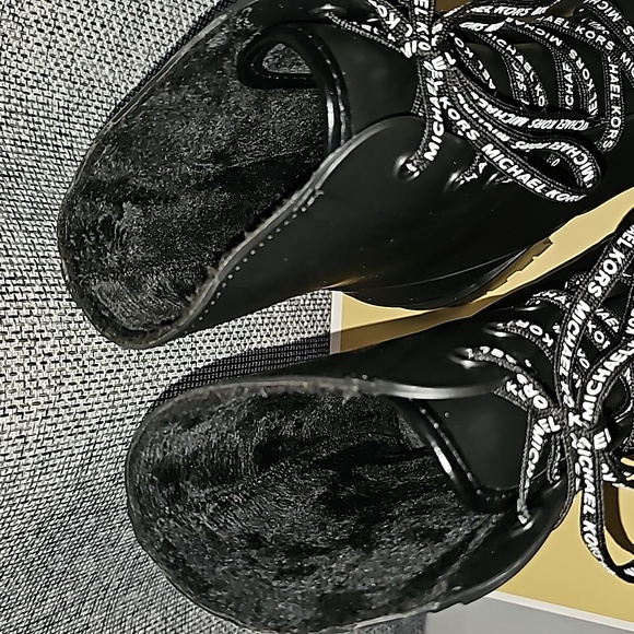 NEW Michael Kors Montaigne Rainboot Black Size 8M - Picture 6 of 8